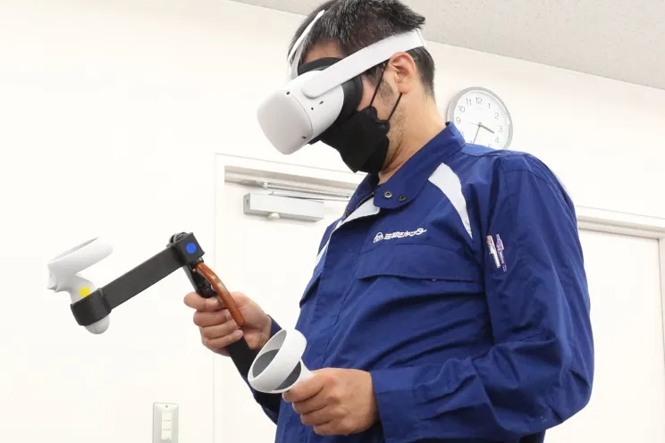 VRを活用した溶接研修(三和シヤッター工業)