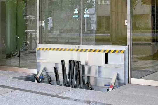 アピアガードシリーズ「起伏タイプ防水板」（鈴木シャッター）