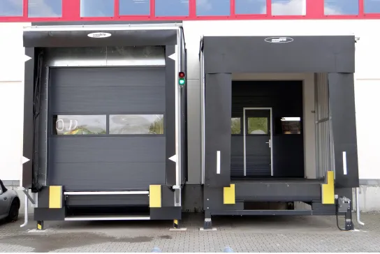 ドックレベラー「L730i」（NFグループ）