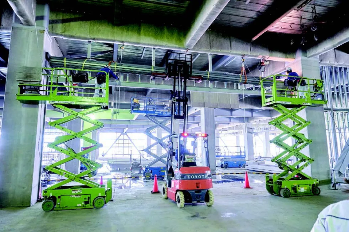 Assembly work of heavy shutters